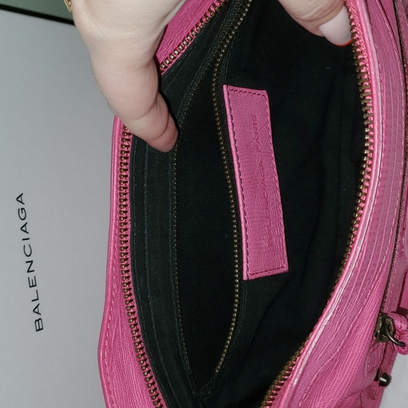 Balenciaga 2010 Hot Pink Leather Classic Studs Crossbody Bag - Picture 4 of 8
